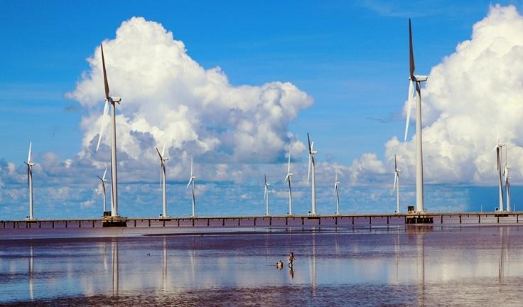 A group of wind turbines in a body of water
AI-generated content may be incorrect.