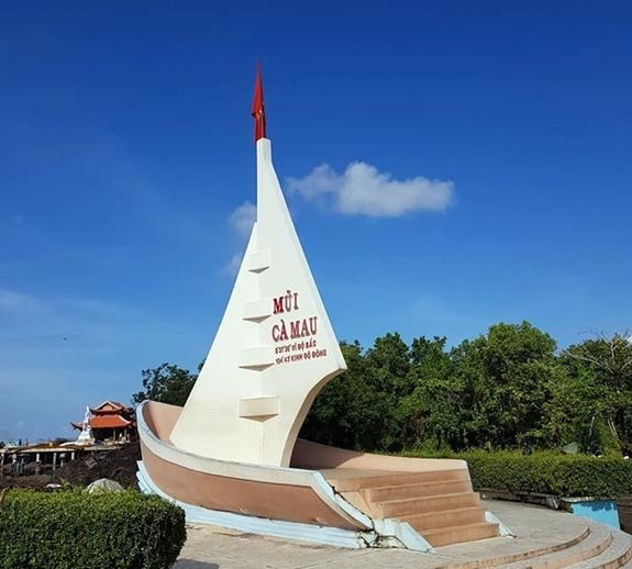 A white and red boat shaped monument
AI-generated content may be incorrect.